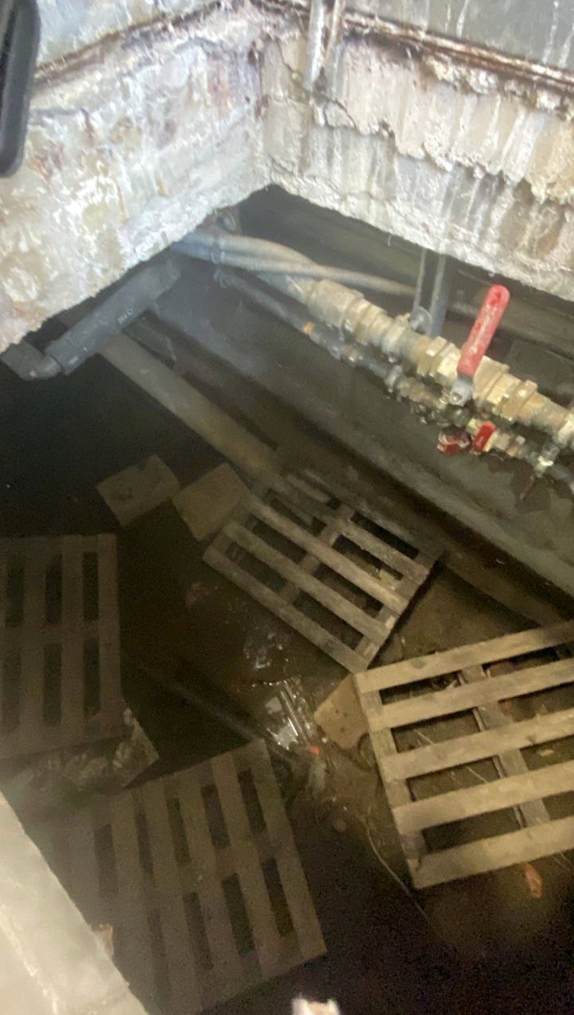 Vide sanitaire inondé sous l'immeuble